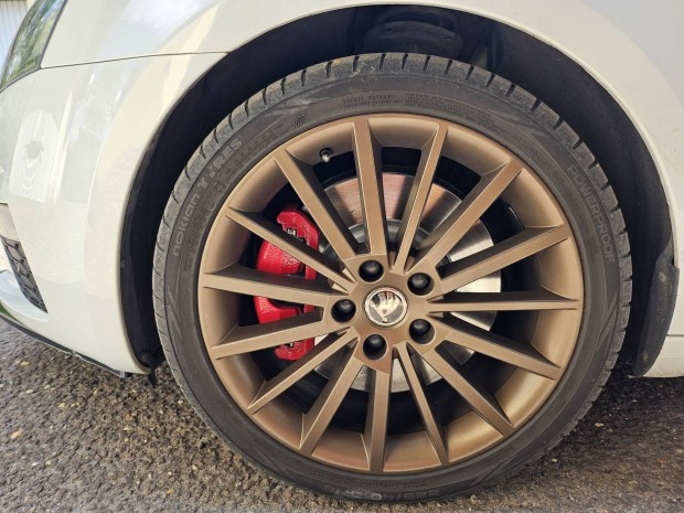 Skoda Octavia Turini 18"x7,5 et51 225/40 r18 gyári alufelni garnitúra