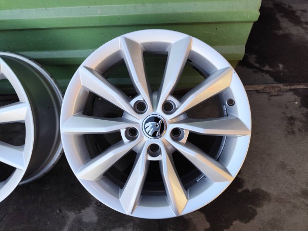 Skoda Octavia VW golf gyri alufelni 5x112 16"