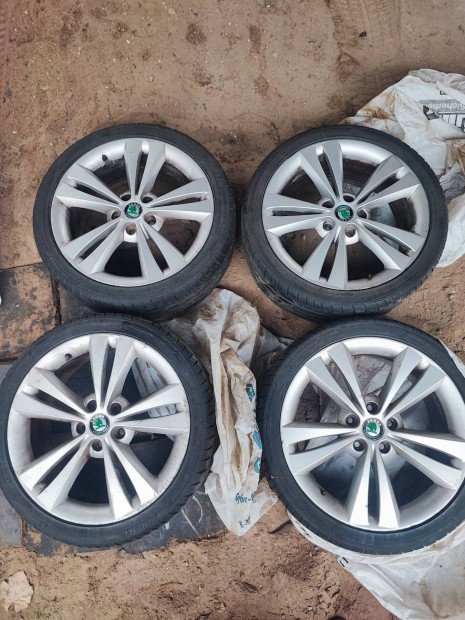 Skoda Octavia Vrs II facelift gyri alufelni garnitra elad gumival.