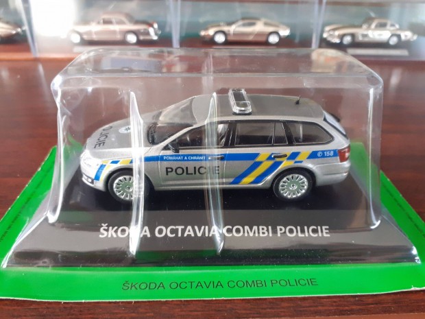 Skoda Octavia combi police kisauto modell 1/43 Elad