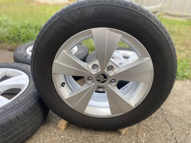 Skoda Octavia gyri 16"-os alufelni szett szalon ll. elad 5x112