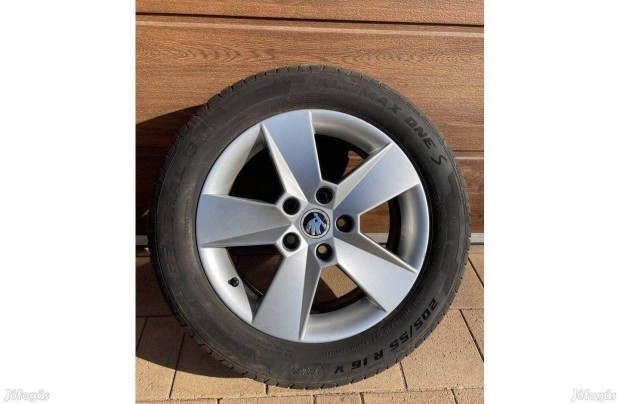 Skoda Octavia gyri alufelni 205/55R16 5e0601025h Ilias