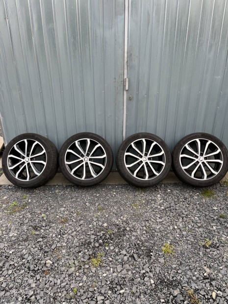 Skoda Octavia gyári alufelni 225/45/17 Continental nyárigumival eladó
