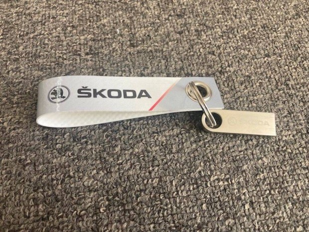 Skoda Octavia kulcstart & 2.0 USB pendrive 16 GB
