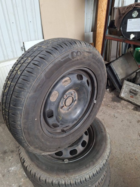 Skoda Octavia lemez felnik, gumiabroncsok n�lk�l elad�k