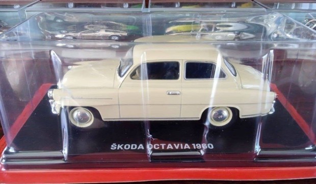 Skoda Oktavia 1960 "lengyel soros" kisauto modell 1/24 Elad