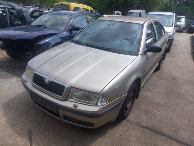 Skoda Oktavia 1/2 karosszéria elemei