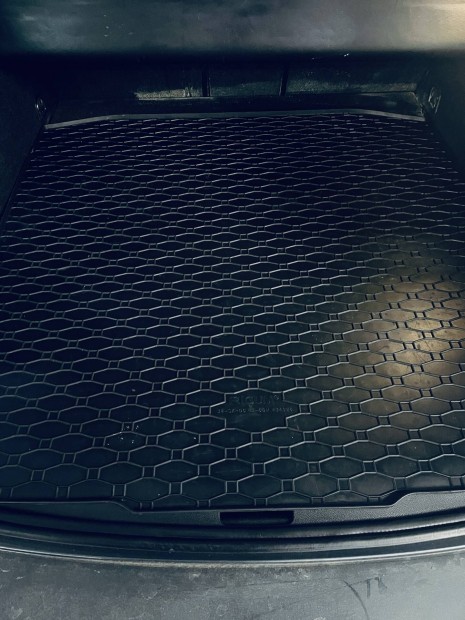 Skoda Oktvia 3 csomagtr gumi tlca