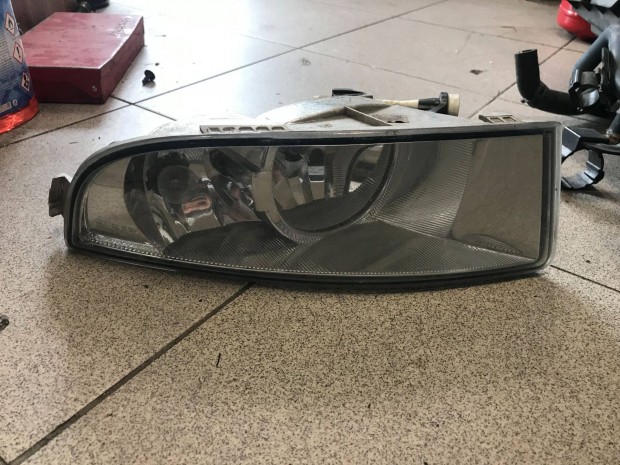 Skoda Ovtavia II FL _ jobb első ködlámpa 1Z0 941 700 C