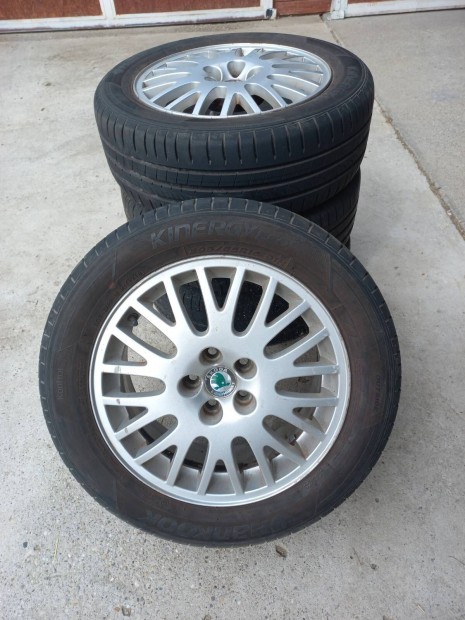 Skoda R 16 os alufelni nyári gumi