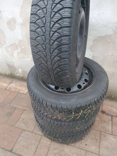 Skoda Rapid Fabia 185/60/15 tligumi lemezfelnivel.