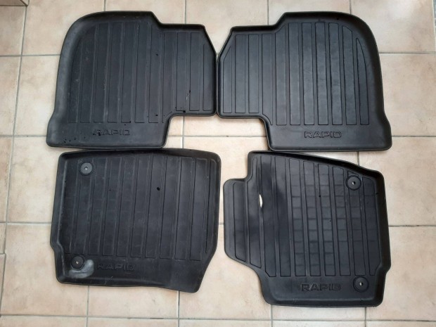 Skoda Rapid gyári gumiszőnyeg szett