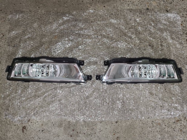 Skoda Rapid gyári új első ködlámpa +led menetfény 5JA.941.699B és 700B