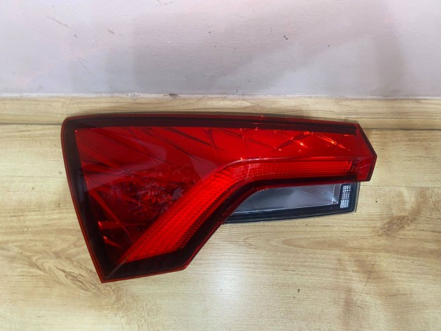 Skoda Scala Bal hátsó lámpa 657945095