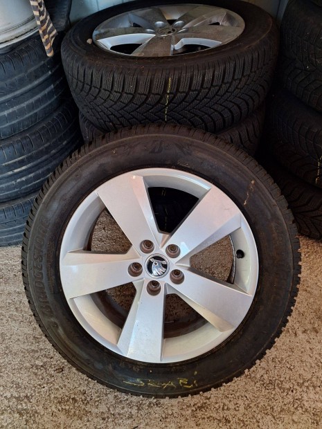 Skoda Scala, Kamiq 2019-, 16" gyári alufelni Bridgestone téli gumikkal