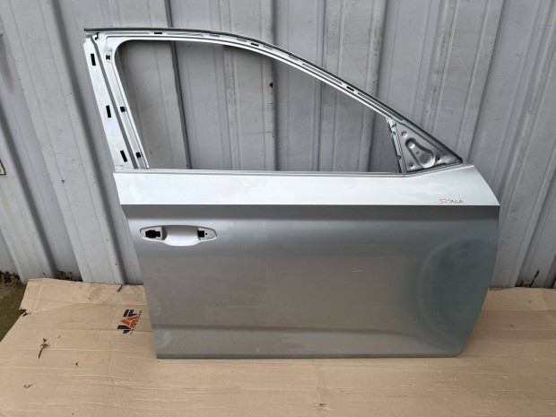 Skoda Scala jobb els� ajt� 657831312b