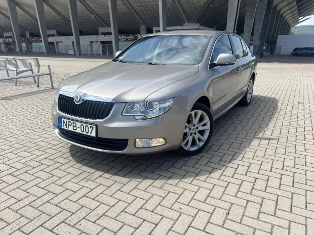 Skoda Superb 1.8 TSI Elegance Elöl-Hátul Digitk...