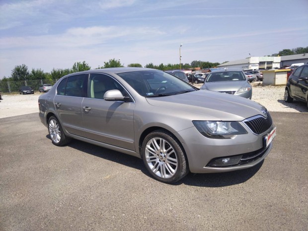 Skoda Superb 2.0 CR TDI Elegance 4x4 Xenon.Navi...