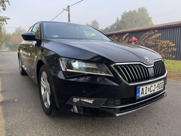 Skoda Superb 2.0 TDI SCR Ambition Friss szerviz!