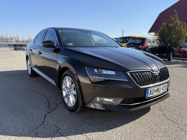 Skoda Superb 2.0 TDi Style DSG 1 �v garancia. m...