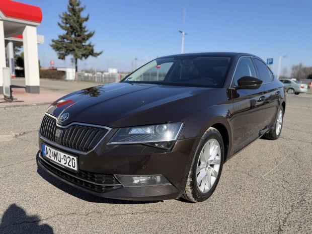 Skoda Superb 2.0 TDi Style DSG 1 �v garancia. m...