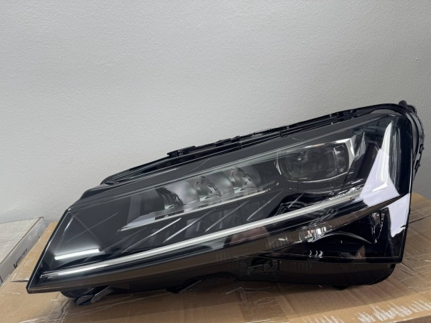 Skoda Superb 3V1941015E bal Led f�nysz�r�