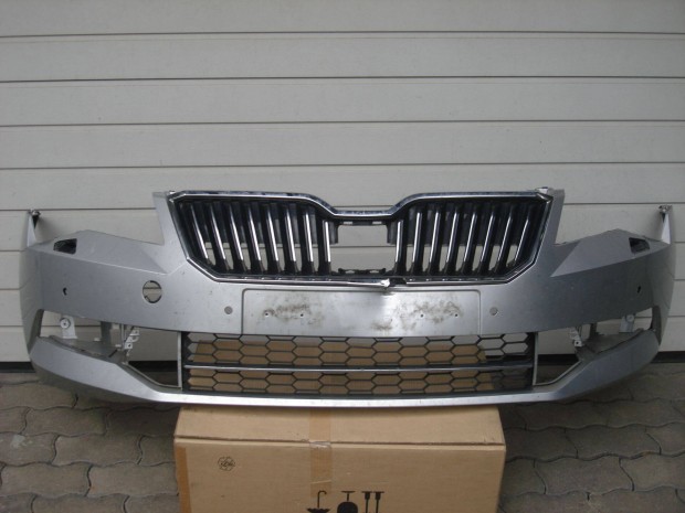 Skoda Superb 3V radaros mosós első lökhárító 3V0807221 2015-től