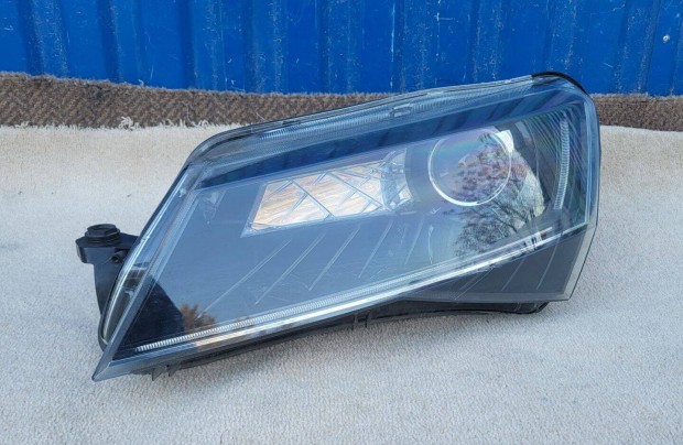 Skoda Superb 3 III 2015- gy�ri 3V1941015B bal Bi-Xenon f�nysz�r�