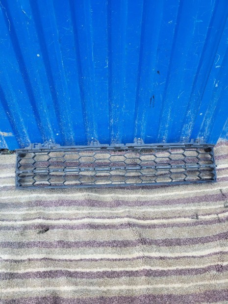 Skoda Superb 3 III 3V3 gyári 3V0859677 alsó középső rács