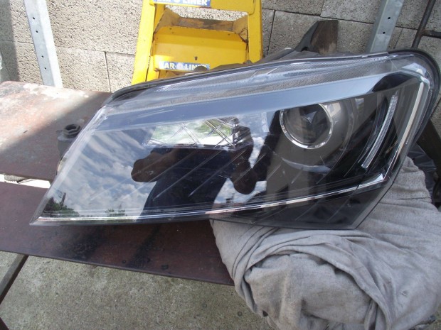 Skoda Superb 3 bal első xenonfényszóró 2015-2019 3V1941015B