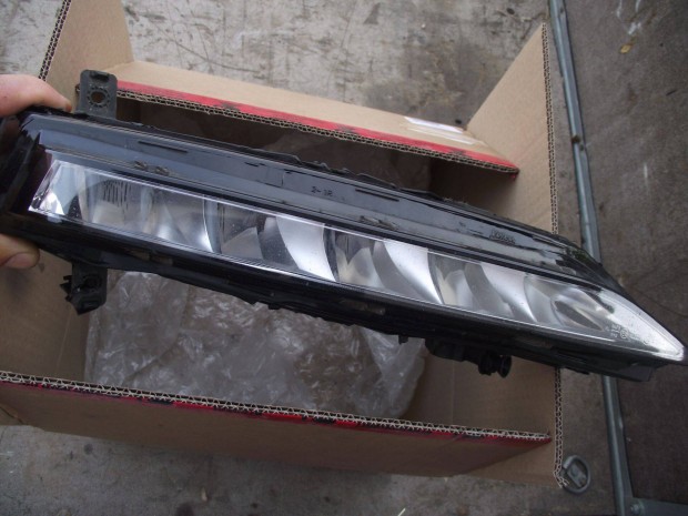 Skoda Superb 3 jobb első LED ködfényszóró 3V9941700B 2020-2023