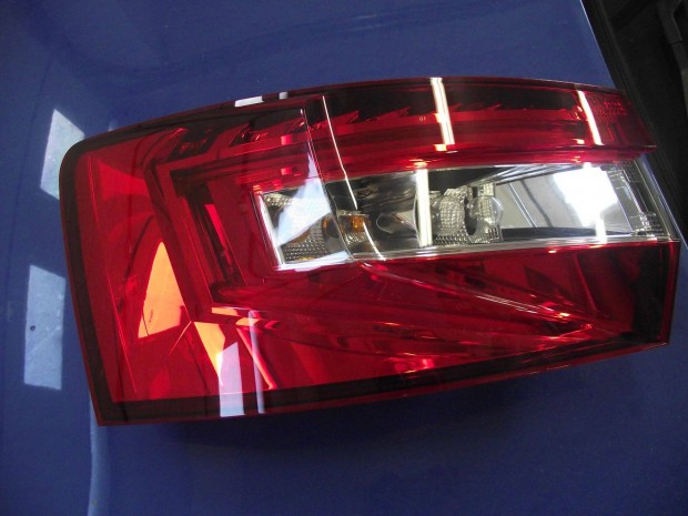 Skoda Superb 3 kombi bal hátsó LED lámpa 2015-2023 3V9945207A