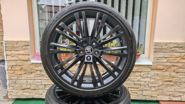 Skoda Superb 5x112 R19 nyri szett "Canopus"