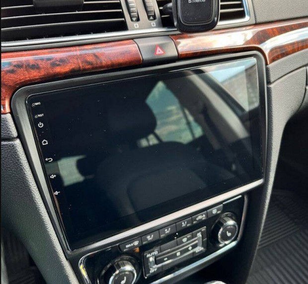 Skoda Superb Carplay Multimédia GPS Rádió Tolatókamerával