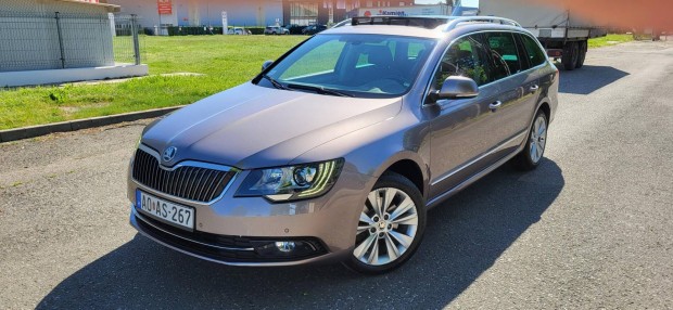 Skoda Superb Combi 2.0 CR TDI Elegance 4x4 DSG...