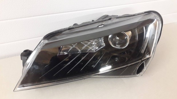 Skoda Superb III 3 bal első xenon fényszóró lámpa 3V1941015A