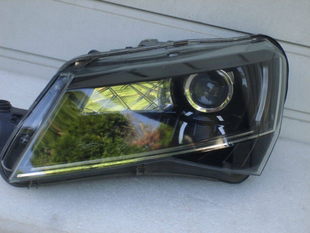 Skoda Superb III Bal első Xenon Led Fényszóró 3V1941015A 2015-től