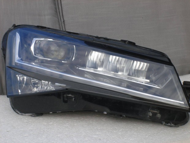 Skoda Superb III Facelift Crystal Lighting Jobb első Fényszóró 3V19410