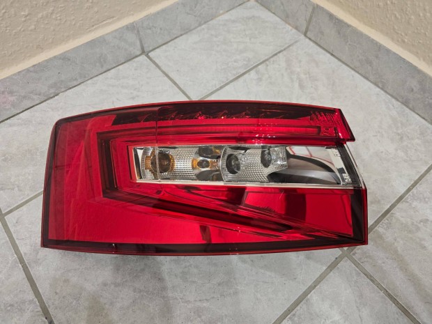 Skoda Superb III (3V5) bal h�ts� l�mpa