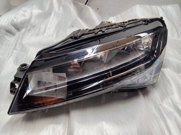 Skoda Superb III. facelift bal LED Crystal Lighting fnyszr