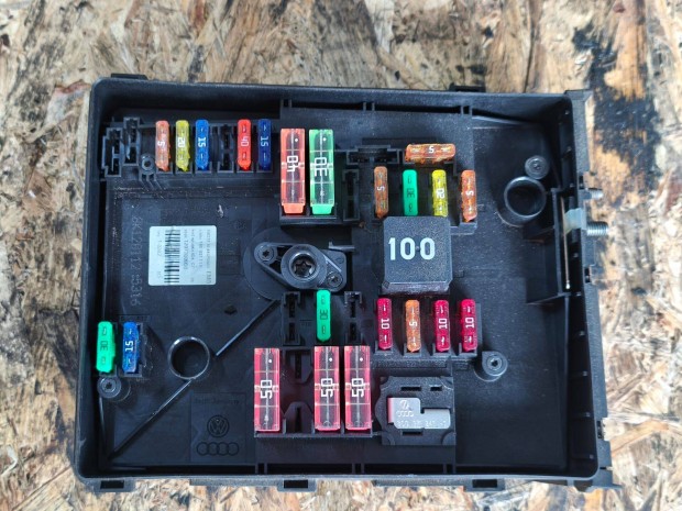 Skoda Superb II 2.0 TDI biztostktbla 1K0937118