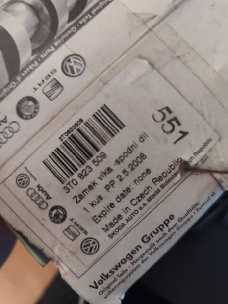 Skoda Superb II motorh�ztet� z�r 