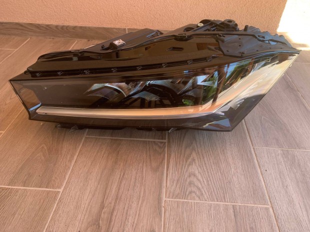 Skoda Superb IV Bal Full Ledes Fényszóró