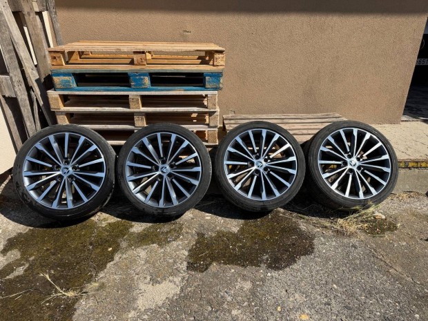 Skoda Superb Trinity gyári nyári kerék garnitúra