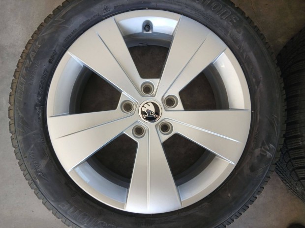 Skoda Superb VW Passat B8 17" alufelni felni 2023-as téli gumik 5x112