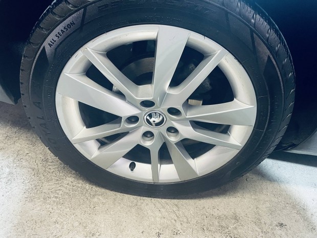 Skoda Superb ) gyári Trius 235/45/17 újszerű garnitúra 4 évszak