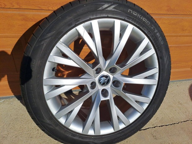 Skoda Superb alufelni könnyűfém felni nyári gumival