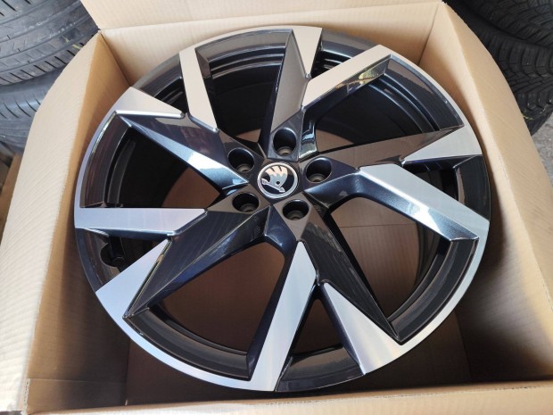 Skoda Superb aniaria VW Passat b8 gyári alufelni 5x112 19"