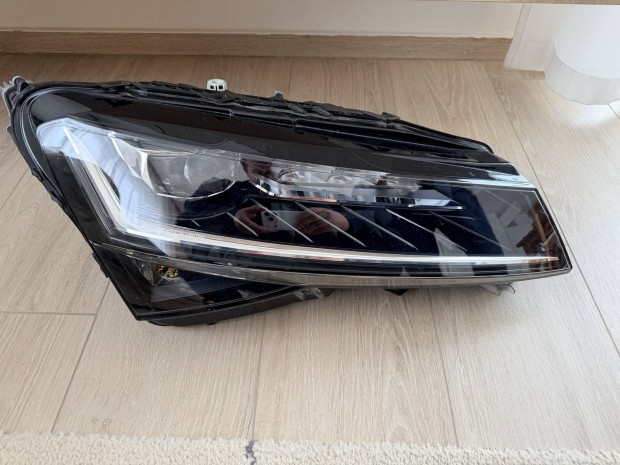 Skoda Superb jobb LED f�nysz�r�