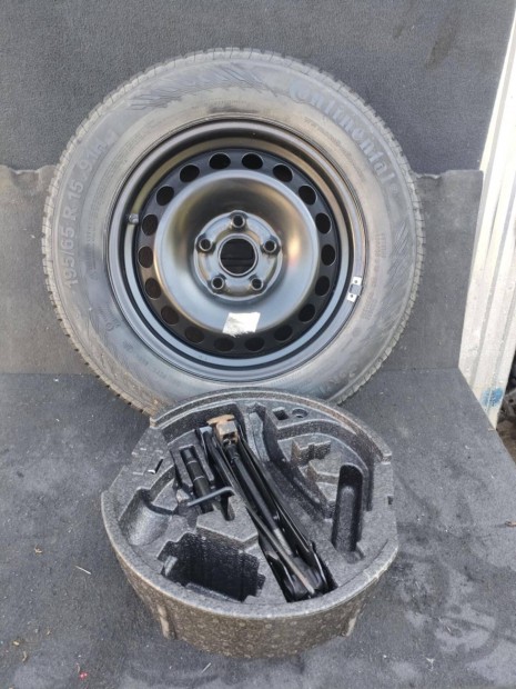 Skoda VW 15 colos mankókerék emelővel 5x112 57,1